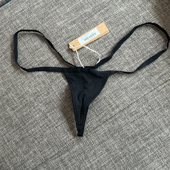 Skims Micro Thong - Picture 2 of 6